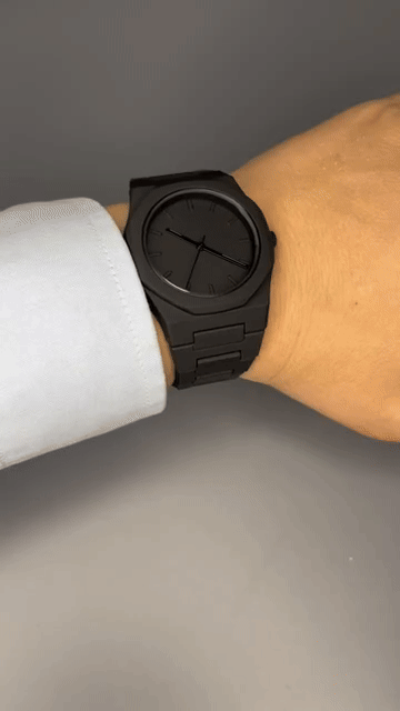 Montre Noire Polycarbone : L'Élégance Réinventée
